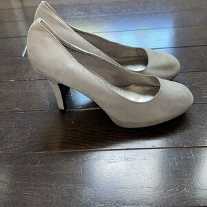 🔵 Fioni Women's Gray Round Toe Pumps Size 7.5